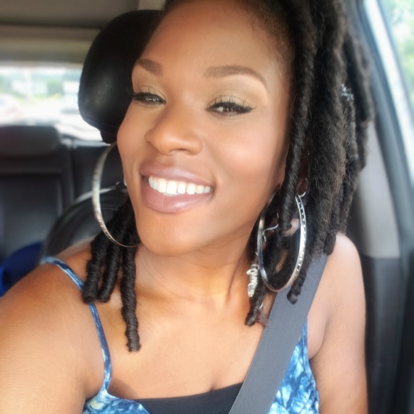 Meet your Posher, Ashley - Picture 3 of 7